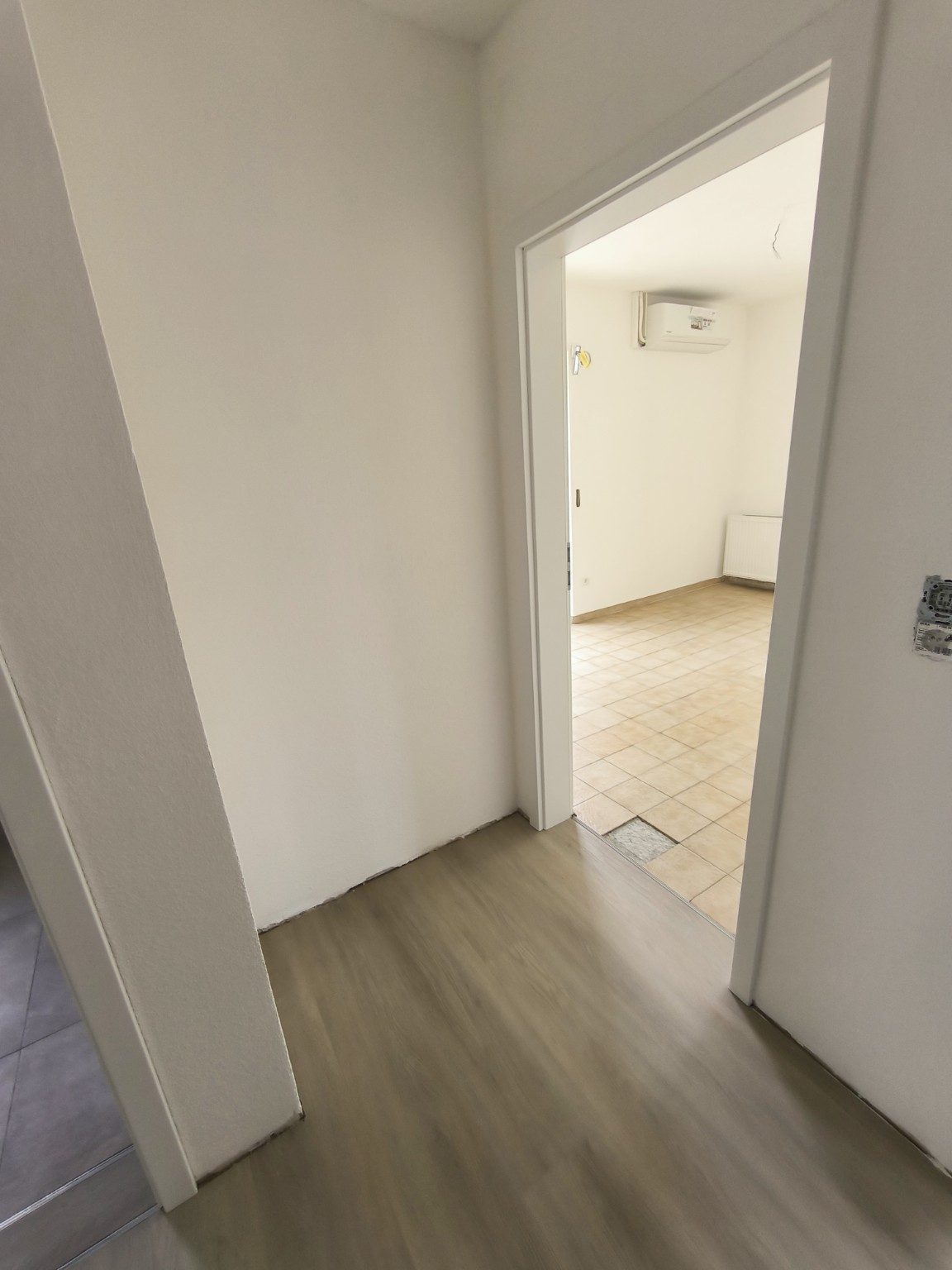 Zum Vergrößern anklicken Flur zum Kinderzimmer der Ferienwohnung